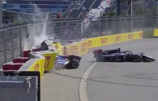 Мазепин и Мацусита попали в аварию в «Формуле-2» (Гран-при России, видео)