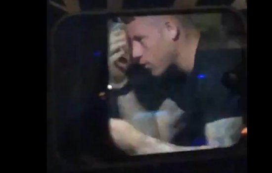 Футболист «Челси» Росс Баркли рассыпал чипсы в такси и отказался платить (Видео)