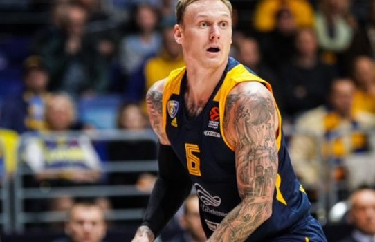 «Химки» победили дома «Маккаби» в 1-м туре Евролиги