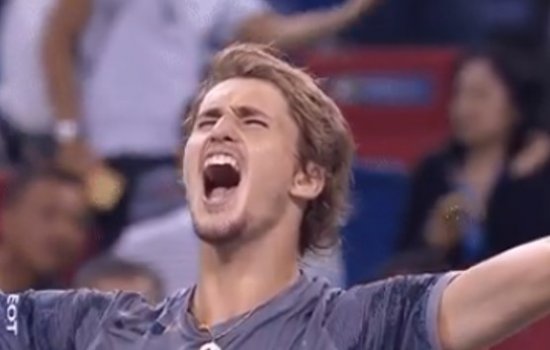 Зверев победил Федерера и вышел в 1/2 финала в Шанхае