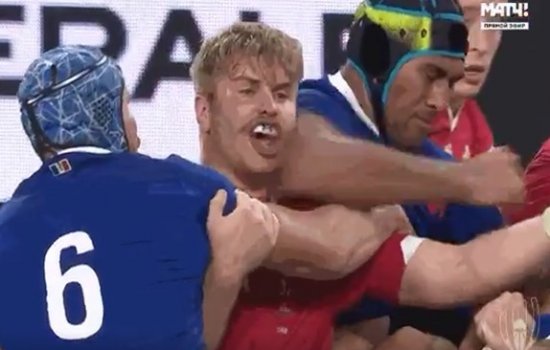 Уэльс в большинстве с трудом победил Францию в 1/4 финала Кубка мира по регби