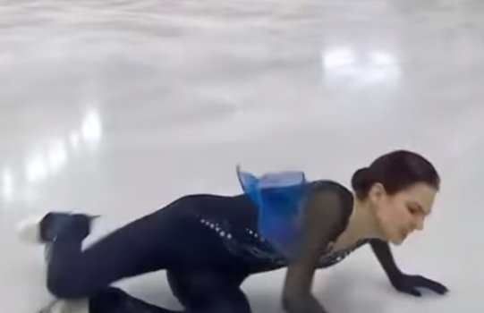 Медведева упала во время короткой программы на «Skate Canada» (Видео)