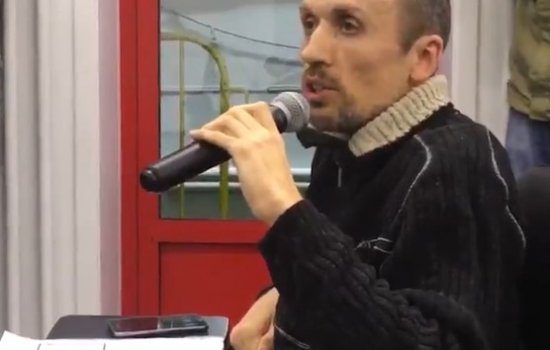 Журналист задал вопрос Тедеско на немецком - в зале не понял никто (Видео)