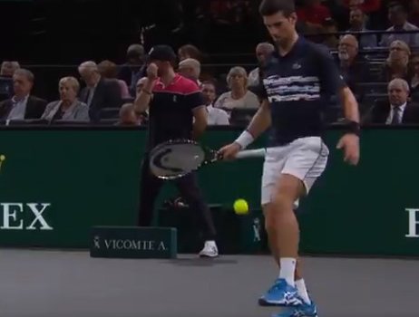 Джокович показал «скилл» по чеканке теннисным мячом (Видео)