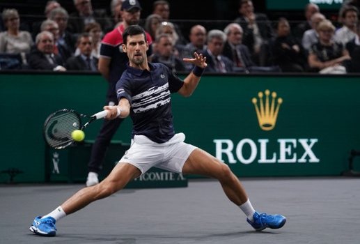 Джокович разгромил Циципаса и вышел в полуфинал «Мастерса» в Париже