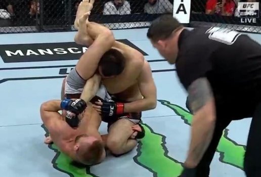Брата Хабиба задушили на UFC в Москве (Видео) Брата Хабиба задушили на UFC в Москве (Видео)