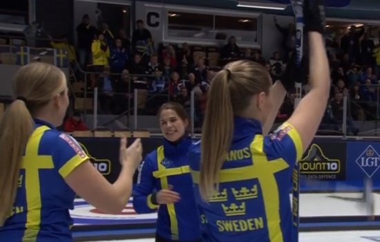 Женская сборная России крупно проиграла Швеции в полуфинале ЧЕ по керлингу