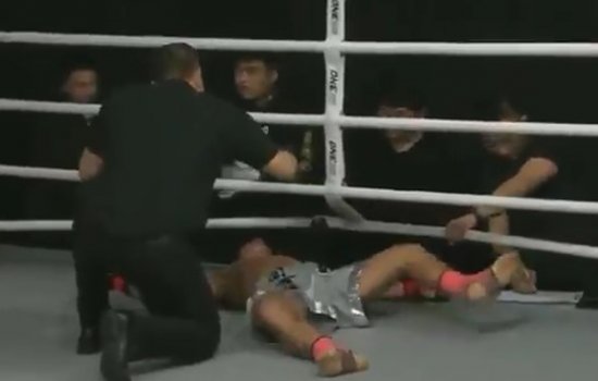 Китаец Рэн Я Вэй отправил земляка в глубокий нокаут (Видео)