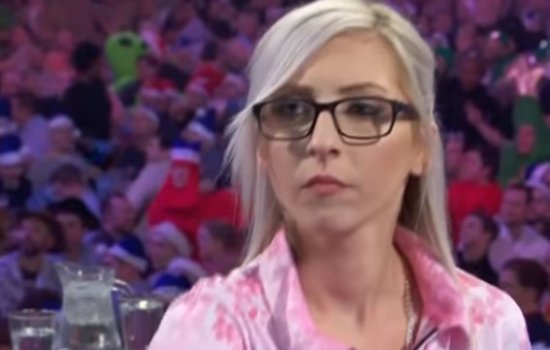 Шеррок стала первой женщиной, выигравшей матч на ЧМ по дартсу (Видео)