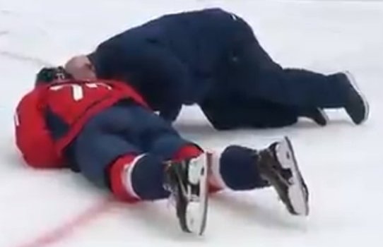 Сергачев случайно «вырубил» Оши в матче НХЛ (Видео)