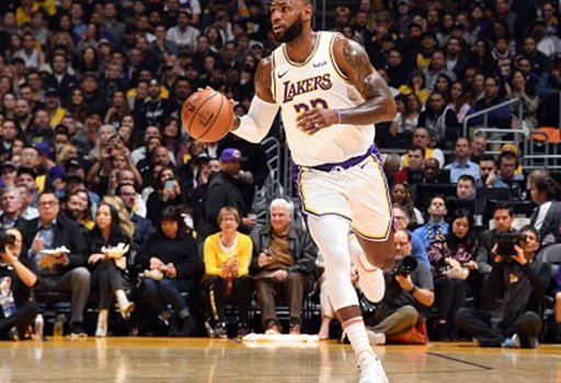 Леброн Джеймс в день рождения помог победить «Даллас» (Видео)