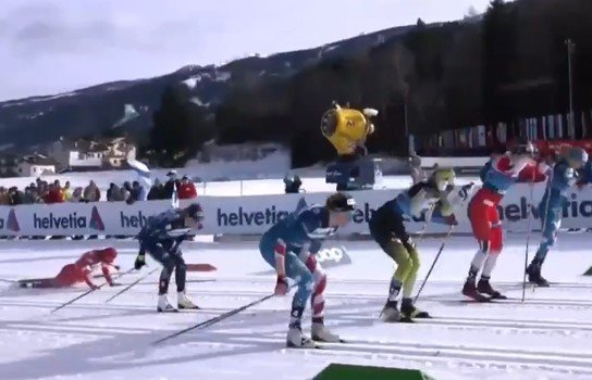 Непряева упала в финальном спринтерском забеге и осталась без подиума (Видео)