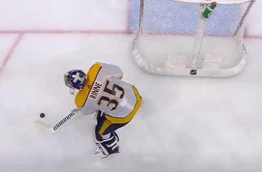 Пекка Ринне стал 12-м голкипером НХЛ, кто смог забить шайбу (Видео)