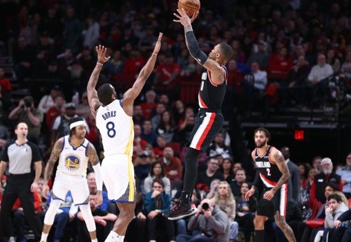 «Портленд» в овертайме с трудом одолел «Голден Стэйт» - у Лилларда 61 очко (Видео)