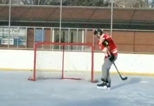 На заметку звездам НХЛ - как надо исполнять буллит (Видео)