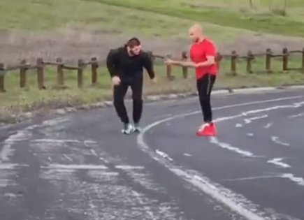 Хабиб не смог обогнать своего менеджера в коротком спринте (Видео)