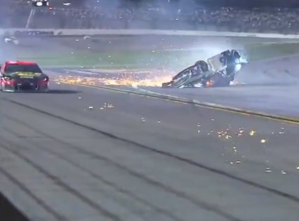 Ньюман попал в страшную аварию на последнем круге в NASCAR (Видео) Ньюман попал в страшную аварию на последнем круге в NASCAR (Видео)