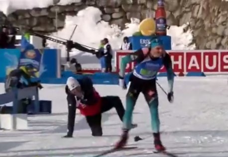 Жаклен дважды потерял лыжную палку, но все равно помог Франции выиграть бронзу Жаклен дважды потерял лыжную палку, но все равно помог Франции выиграть бронзу