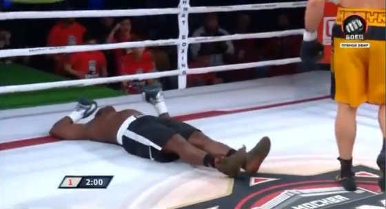 Эдилов за минуту «вырубил» 40-летнего представителя Ганы (Видео)