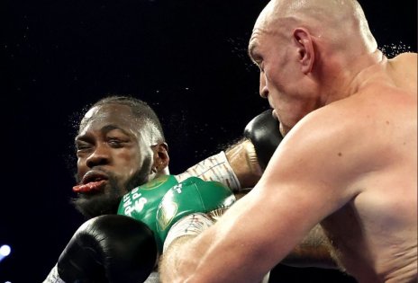 Фьюри досрочно победил Уайлдера, отобрав пояс чемпиона WBC (Видео) Фьюри досрочно победил Уайлдера, отобрав пояс чемпиона WBC (Видео)