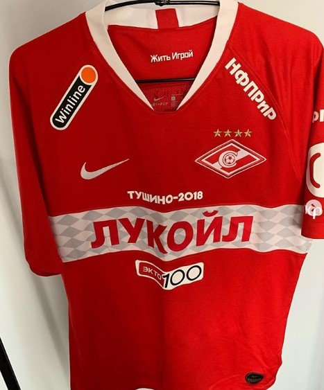 Кокорин предложил 100 тысяч рублей за футболку Джикии Кокорин предложил 100 тысяч рублей за футболку Джикии