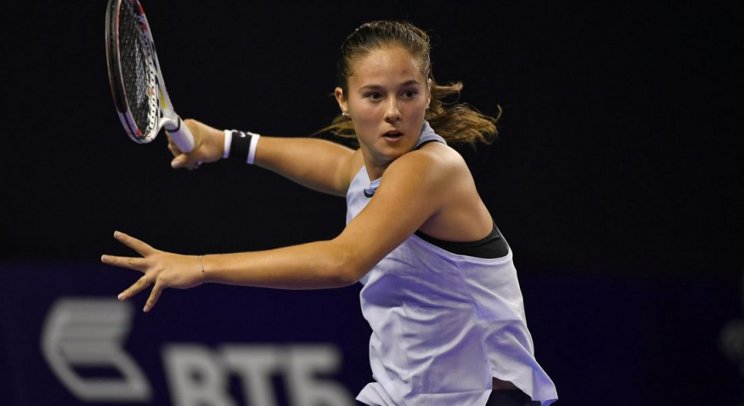 Касаткина вырвала победу у Джорджи и вышла в полуфинал турнира в Лионе