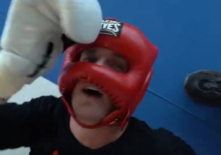 Боец UFC Пауло Коста принял участие в подставном спарринге (Видео)