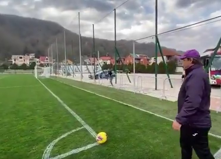 Техника Евсеева до сих пор при нём: тренер забил с угла поля на тренировке (Видео)