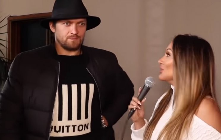 Усик попросил называть его имя по-русски через букву «А» (Видео)