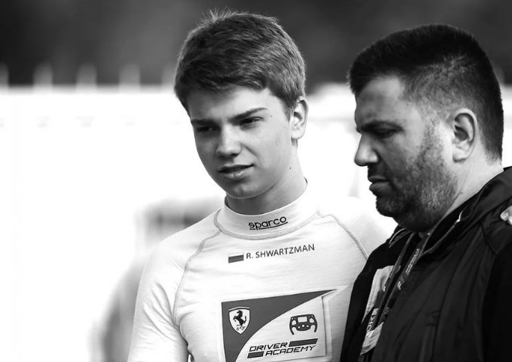 Отец гонщика Роберта Шварцмана скончался от коронавируса