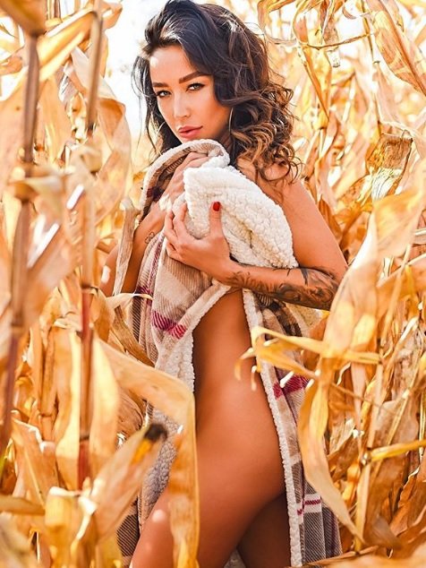 Экс-супруга украинского футболиста Мандзюка Анна Дрига: откровенные фото в купальнике и без