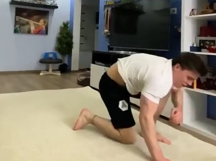 Гимнаст Никита Нагорный и его версия трюка из Интернета (Видео)