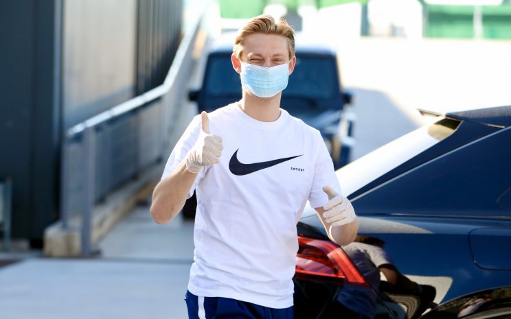 Месси, Гризманн и другие игроки Барселоны сдали тесты на коронавирус в масках (ФОТО)