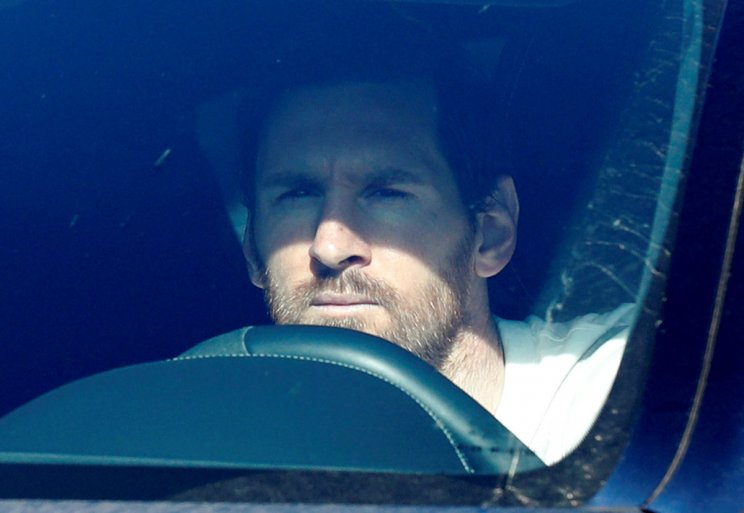 Месси, Гризманн и другие игроки Барселоны сдали тесты на коронавирус в масках (ФОТО)