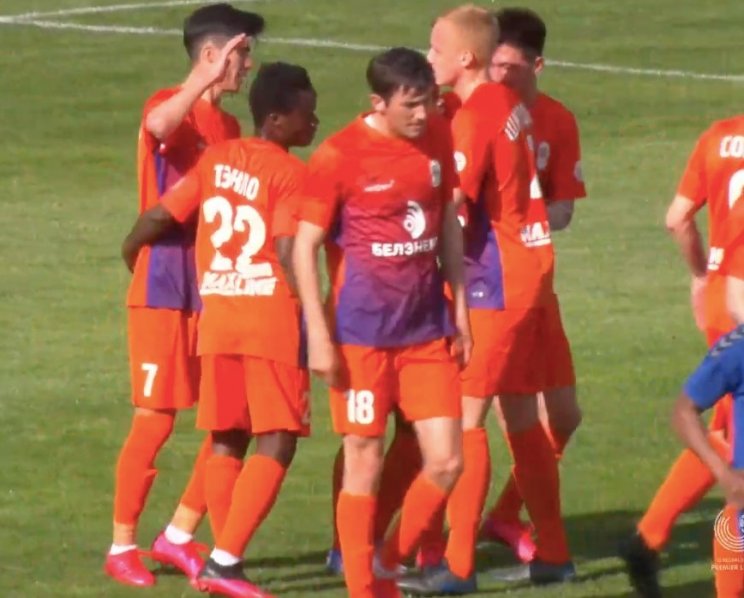 Энергетик празднует забитый мяч