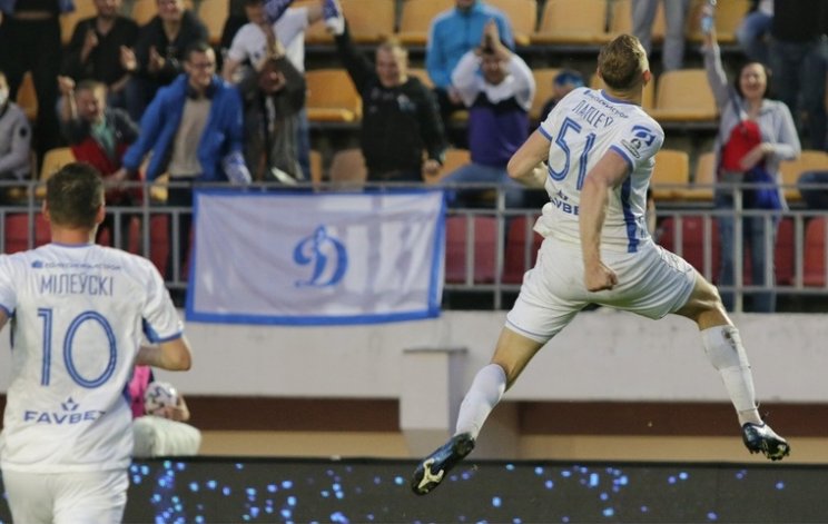 Лаптев празднует забитый мяч