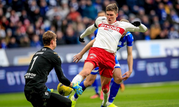 Соболев угрожает воротам Динамо