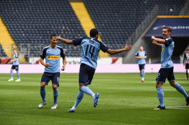 Боруссия празднует забитый гол