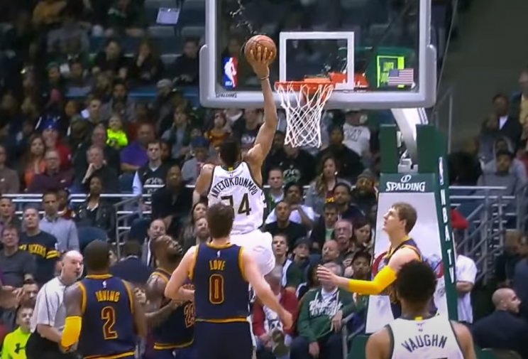 Лучшие данки Янниса в стиле «Статуи Свободы» (Видео)