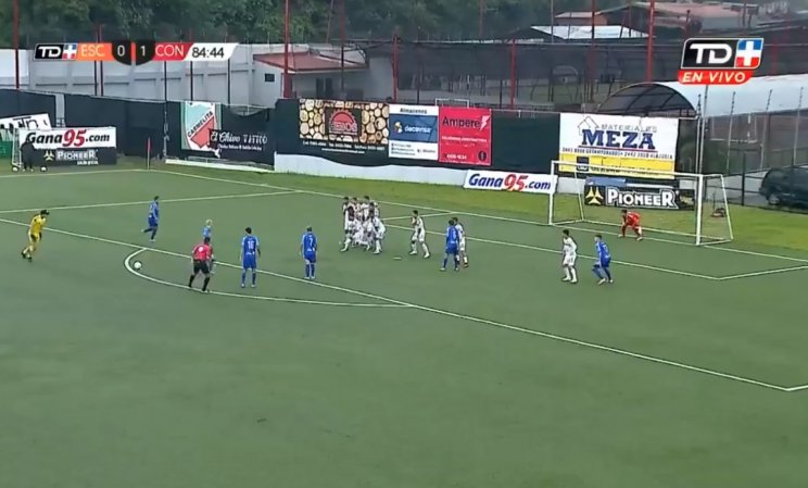 Коста-риканский вратарь Минор Альварес забил шикарный гол со штрафного (Видео)