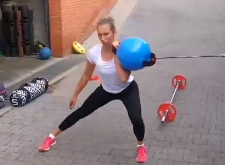 Элиза Мертенс активно готовится к возобновлению теннисного сезона (Видео)