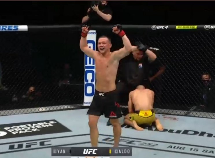 Петр Ян в 5-м раунде нокаутировал Алдо и стал новым чемпионом UFC (Видео)