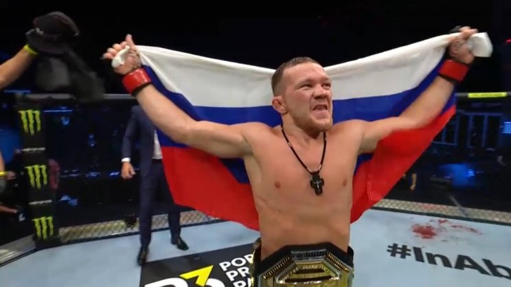 Петр Ян в 5-м раунде нокаутировал Алдо и стал новым чемпионом UFC (Видео)