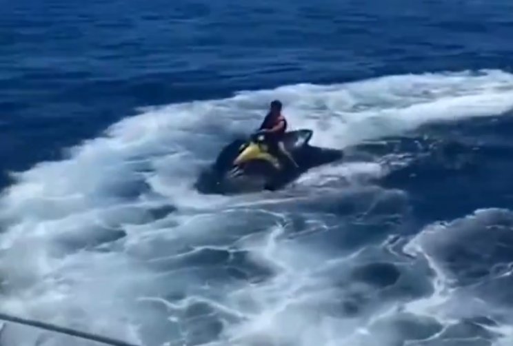 Роналду-младшему грозит штраф за катание на гидроцикле (Видео)