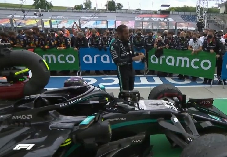 Хэмилтон выиграл Гран-при Венгрии и вышел в лидеры сезона «Формулы-1»