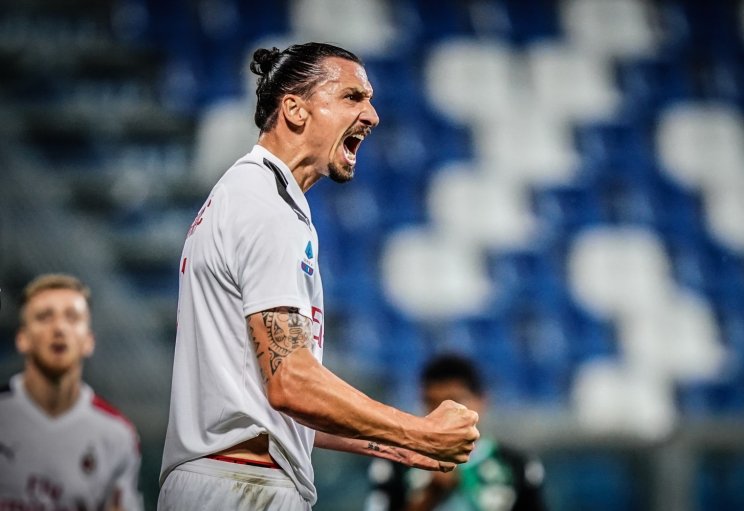 Ибрагимович празднует гол