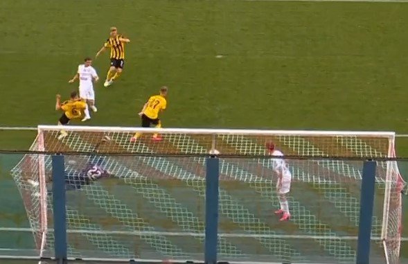 Дзагоев забил, принес победу ЦСКА и вновь получил травму (голы, видео) Дзагоев забил, принес победу ЦСКА и вновь получил травму (голы, видео)