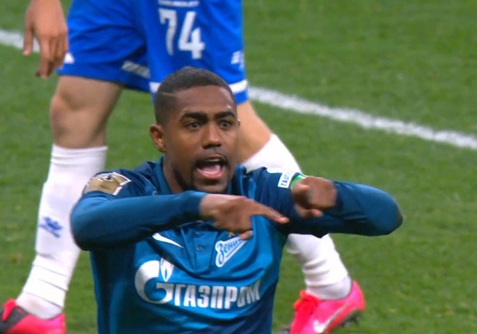 «Зенит» потерпел от «Динамо» первое поражение в чемпионате (гол, видео)