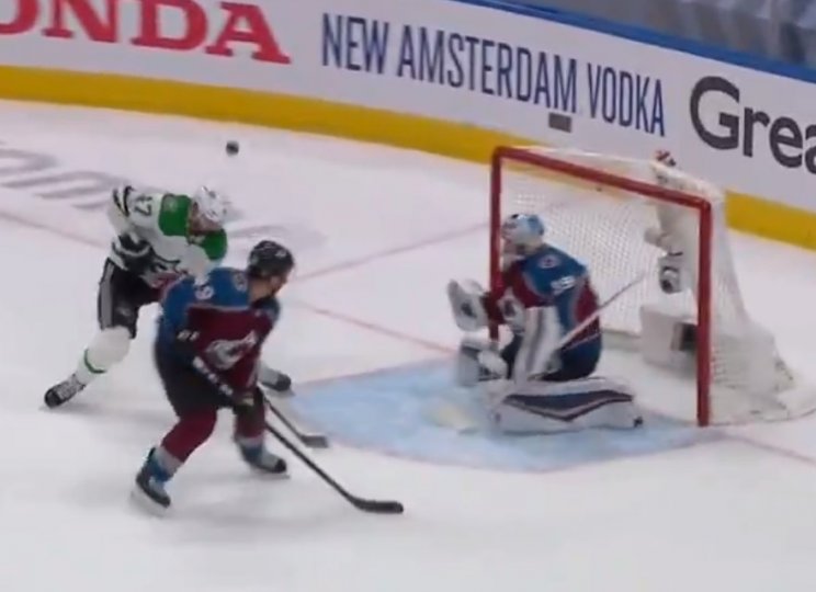 Радулов плечом забил курьезную шайбу в ворота «Колорадо» (Видео)