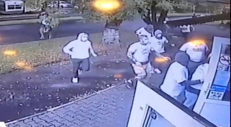 Фанаты «Зенита» подверглись нападению в московской хинкальной (Видео)